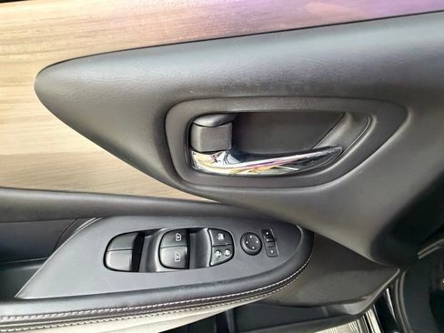 Used 2018 Nissan Murano SV FWD image 24