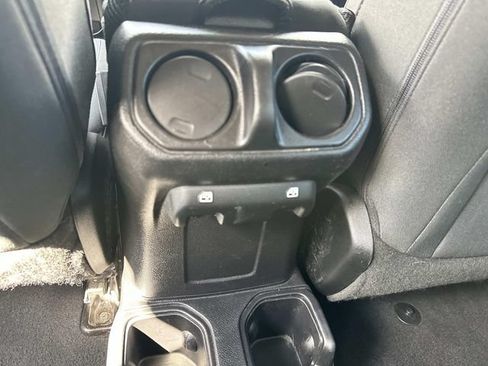 Used 2018 Jeep Wrangler Unlimited Sport S AWD/4WD image 14