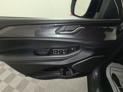 Used 2022 Jeep Grand Cherokee L Laredo image 15