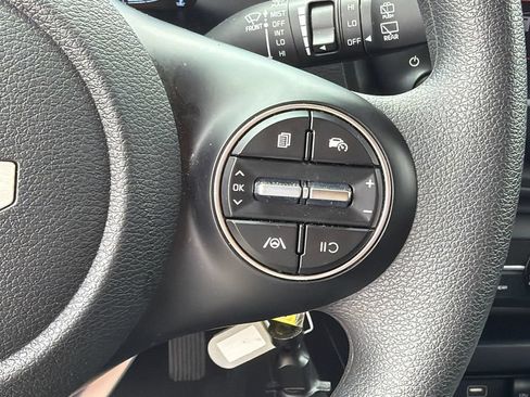 Used 2025 Kia Soul LX w/ LX Technology Package FWD image 25