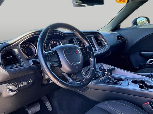 Used 2023 Dodge Challenger SXT RWD image 12