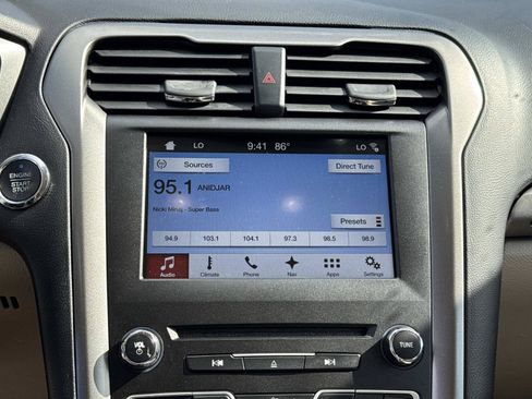 Used 2017 Ford Fusion SE w/ Fusion SE Technology Package FWD image 20