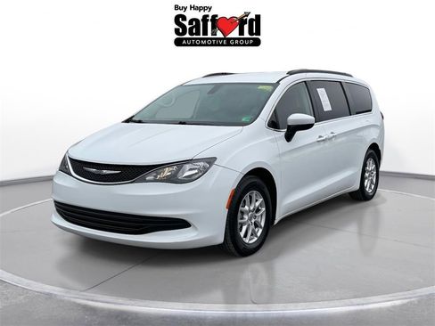 Used 2020 Chrysler Voyager Lxi image 1