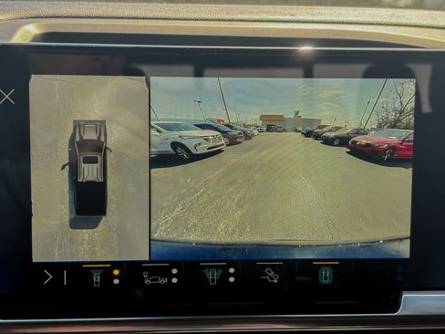 Used 2025 Chevrolet Silverado 2500 LTZ w/ LTZ Plus Package image 4