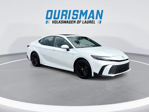 Used 2025 Toyota Camry SE w/ Multimedia Upgrade Package FWD image 2
