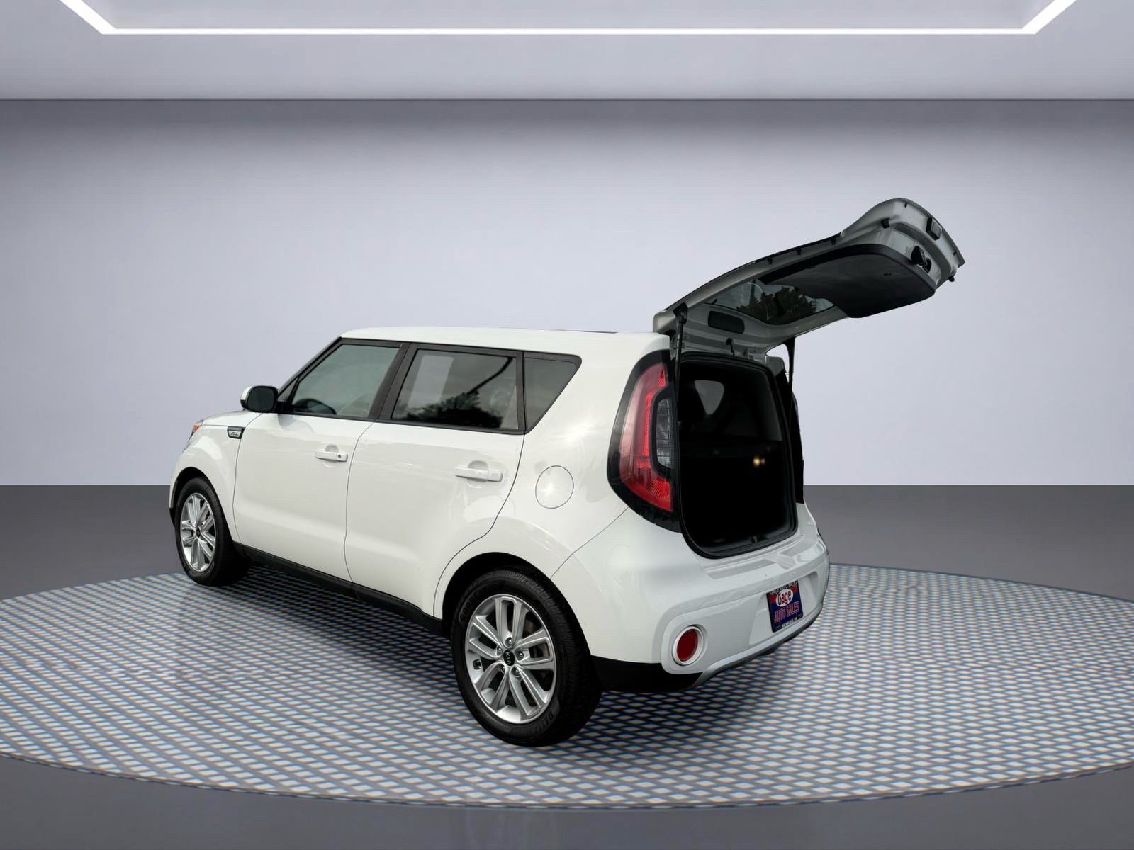 Used 2018 Kia Soul + FWD image 7