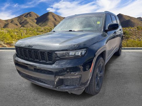 Used 2023 Jeep Grand Cherokee L Laredo AWD/4WD image 2
