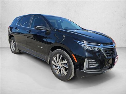 Used 2023 Chevrolet Equinox LT image 2