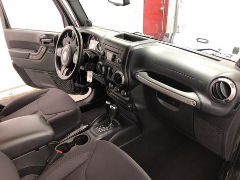Used 2013 Jeep Wrangler Sport image 12