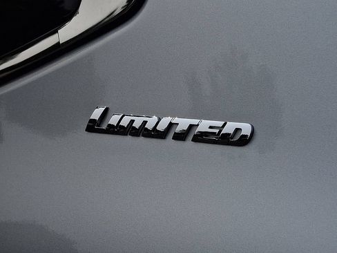 Used 2022 Toyota Tundra Limited AWD/4WD image 35
