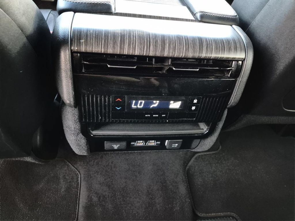 Used 2024 Jeep Wagoneer Series II w/ Flexible Seating Group AWD/4WD image 19