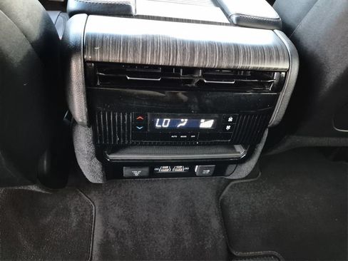 Used 2024 Jeep Wagoneer Series II w/ Flexible Seating Group AWD/4WD image 19