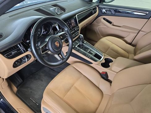 Certified 2019 Porsche Macan AWD/4WD image 4