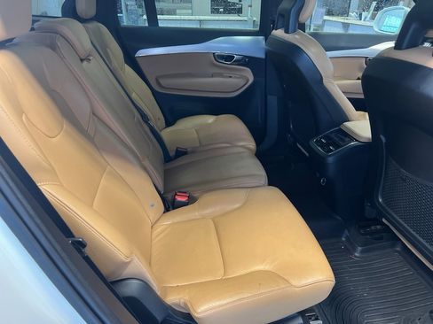 Used 2017 Volvo XC90 T6 Momentum w/ Vision Package image 17