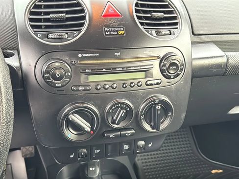 Used 2008 Volkswagen Beetle SE image 18
