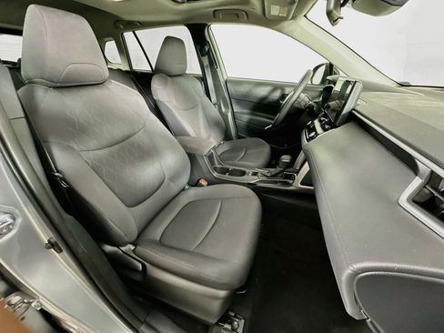 Used 2025 Toyota Corolla Cross LE w/ Moonroof Package FWD image 29