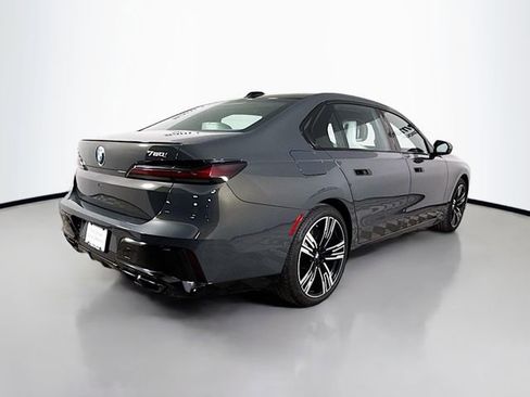 Used 2023 BMW 760i xDrive image 7