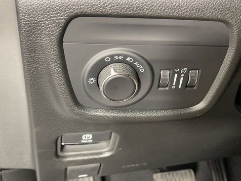 New 2025 Jeep Grand Cherokee L Laredo image 28