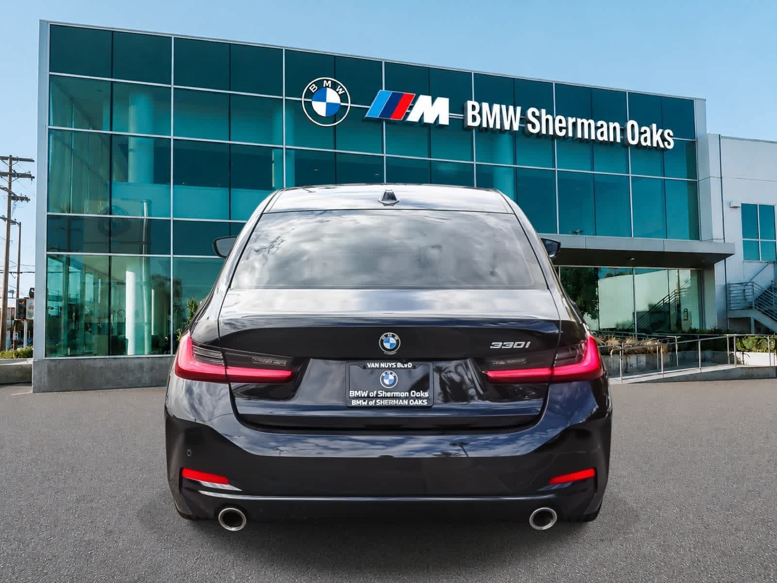 Used 2024 BMW 330i Sedan w/ Convenience Package RWD image 5