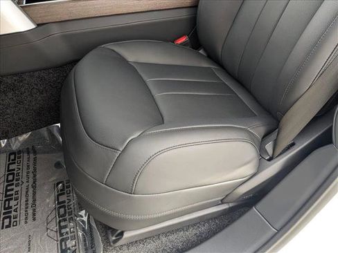 New 2025 Land Rover Range Rover SE image 4