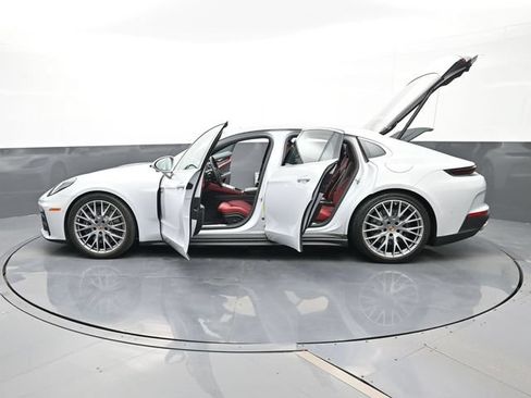 Certified 2025 Porsche Panamera 4 E-Hybrid AWD/4WD image 30
