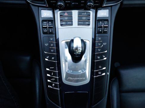 Used 2016 Porsche Panamera S image 40