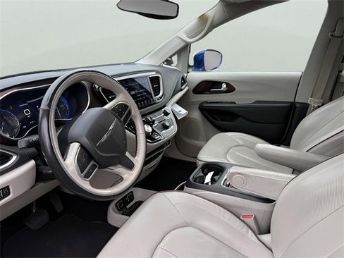 Used 2020 Chrysler Pacifica Limited image 13