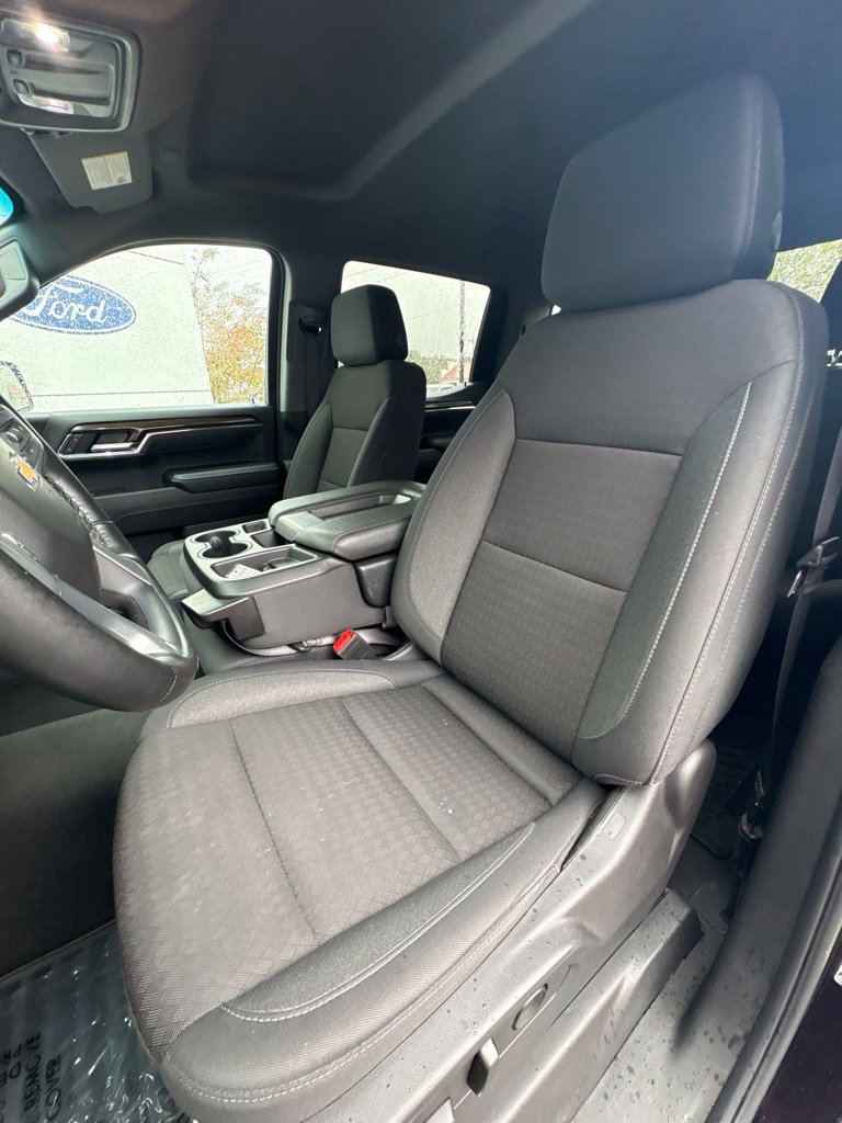 Used 2025 Chevrolet Silverado 1500 LT AWD/4WD image 13