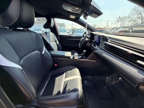 Used 2025 Toyota Camry SE w/ Convenience Package image 30