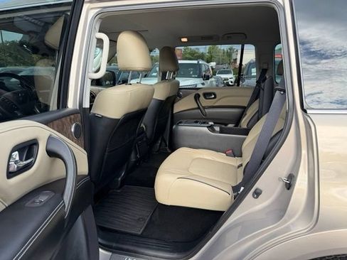 Certified 2023 INFINITI QX80 Premium Select w/ All-Season Package AWD/4WD image 10