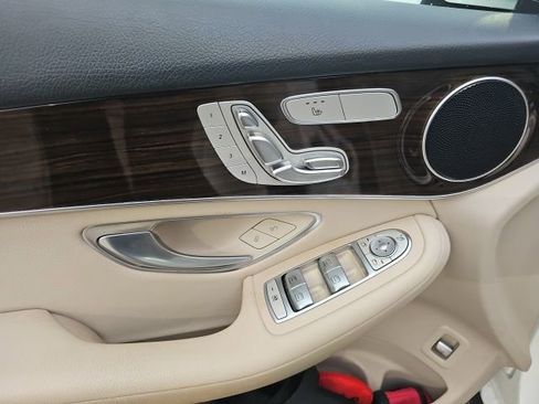 Used 2019 Mercedes-Benz GLC 300 image 7