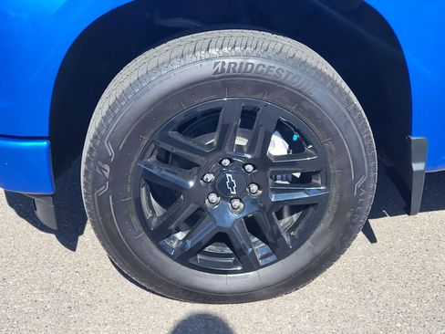 Used 2025 Chevrolet Silverado 1500 Custom image 9