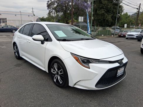 Used 2021 Toyota Corolla LE FWD image 1