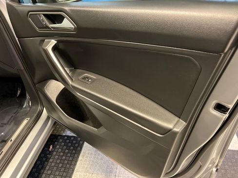 Used 2021 Volkswagen Tiguan SE R-Line image 11