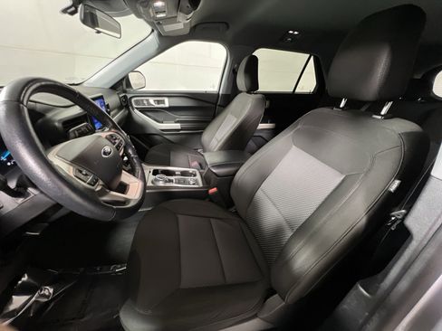 Used 2022 Ford Explorer XLT image 13