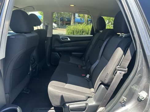 Used 2020 Nissan Pathfinder S FWD image 23
