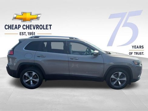Used 2019 Jeep Cherokee Limited w/ Luxury Group FWD image 6