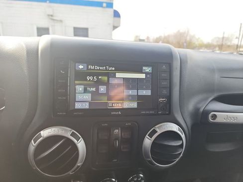 Used 2014 Jeep Wrangler Unlimited Sahara w/ Max Tow Package image 17