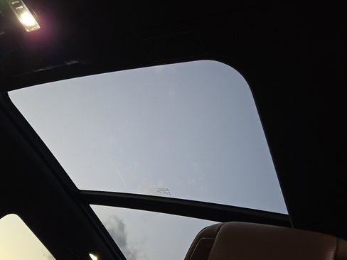 Used 2023 Cadillac Escalade Premium Luxury image 15