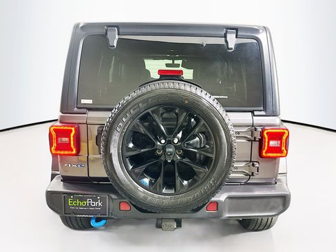 Used 2023 Jeep Wrangler Unlimited Sahara AWD/4WD image 7