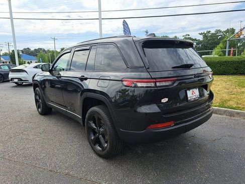 Used 2024 Jeep Grand Cherokee Limited w/ Luxury Tech Group II AWD/4WD image 11