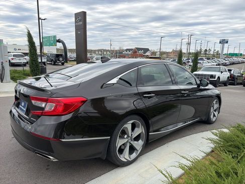 Used 2018 Honda Accord Touring image 4