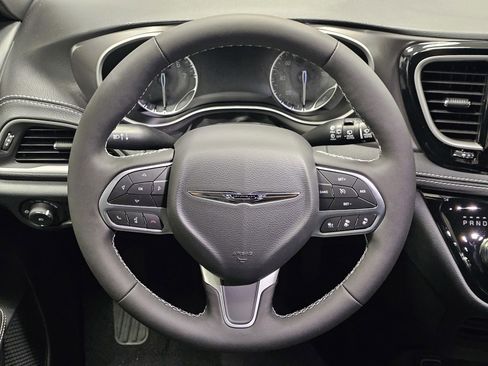New 2026 Chrysler Pacifica Select image 21