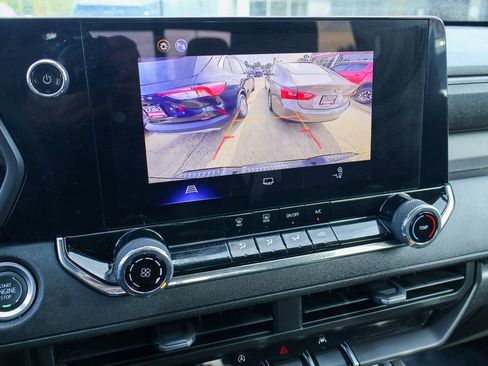 Used 2025 Chevrolet Colorado W/T image 4