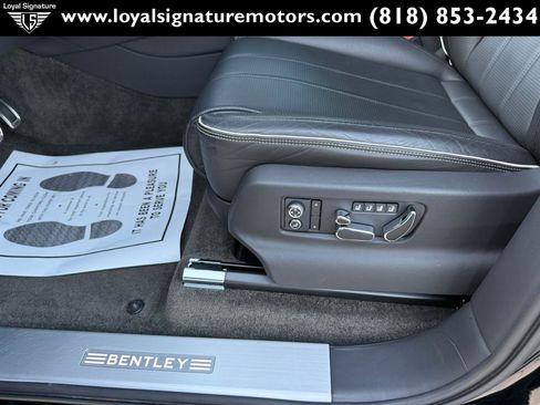 Used 2021 Bentley Bentayga image 23