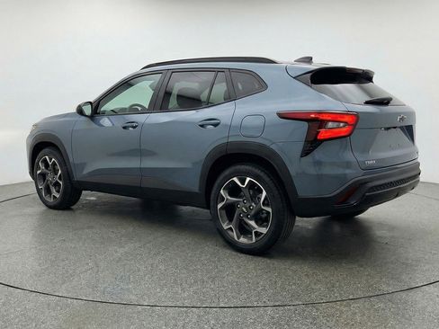 Used 2025 Chevrolet Trax LT image 6