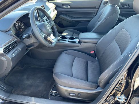 Used 2024 Nissan Altima 2.5 SV FWD image 9