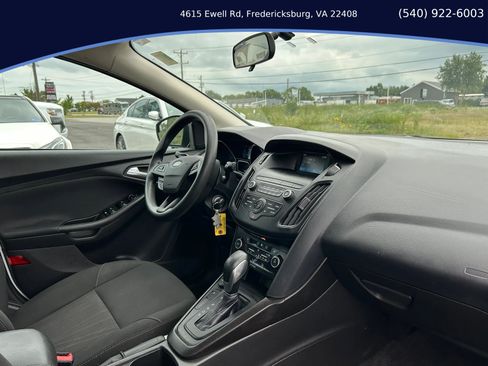 Used 2018 Ford Focus SE FWD image 13