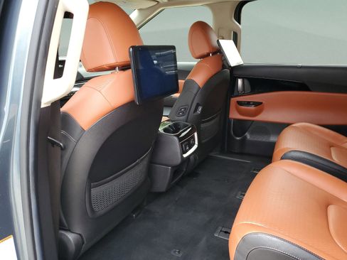 Used 2022 Kia Carnival SX Prestige image 5