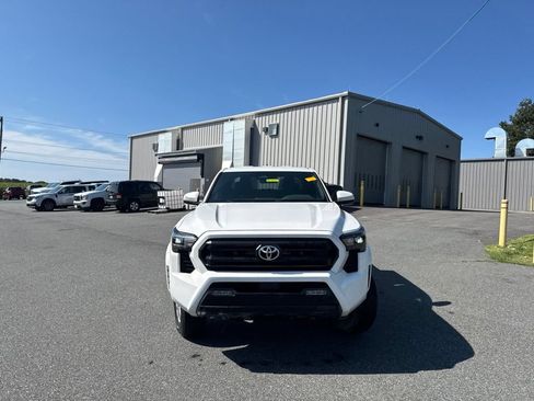 Used 2024 Toyota Tacoma SR5 AWD/4WD image 2